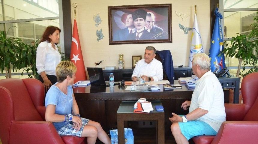 Alman Turistler 27 Yıldır Tatillerini Kuşadası&rsquo;nda Ge&ccedil;iriyor