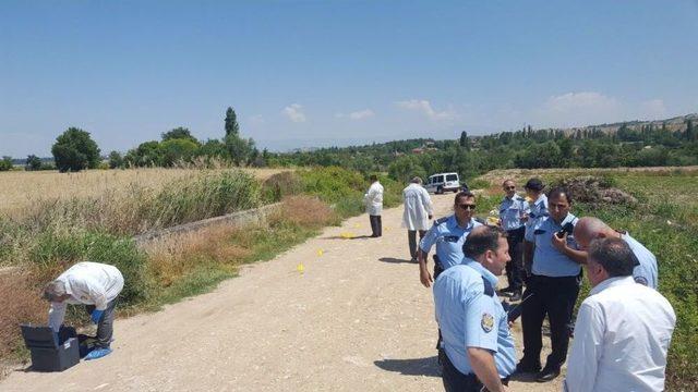Tarlasını Sulamaya Giderken Ceset Buldu 1