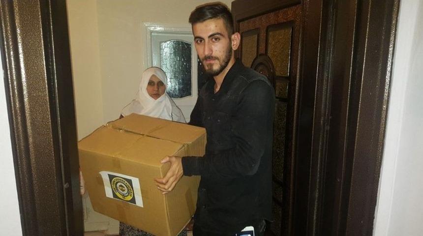 Siirt&rsquo;te Yoksul Ailelere Kuru Gıda Yardımı