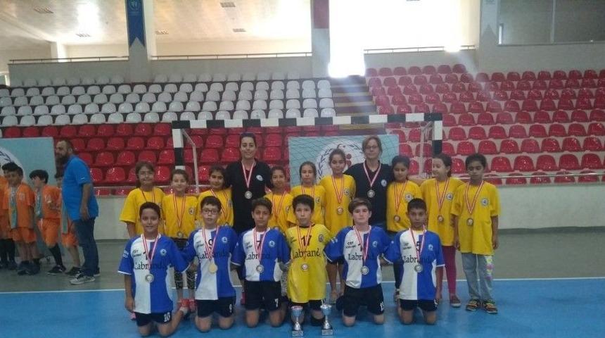 Milaslı Hentbolcular Amasya&rsquo;dan İkincilikle D&ouml;nd&uuml;