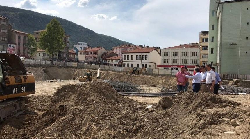 Başkan Akkaya, Dudu Kadın &Ccedil;arşısı İnşaatında İncelemelerde Bulundu