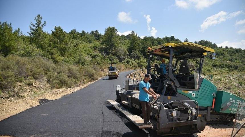 Tarihi Syedra Kalesi Yoluna Sıcak Asfalt