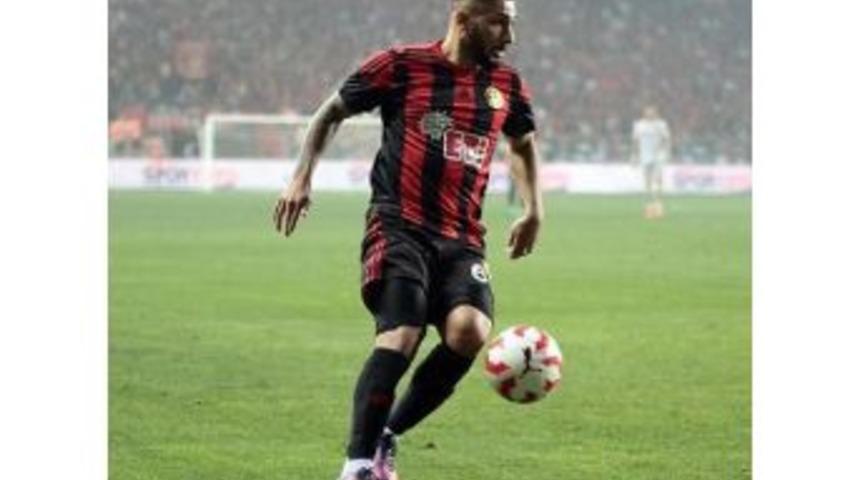 Trabzonspor'un Anlaştığı Kamil Ahmet, Sağlık Kontrol&uuml; I&ccedil;in Geliyor