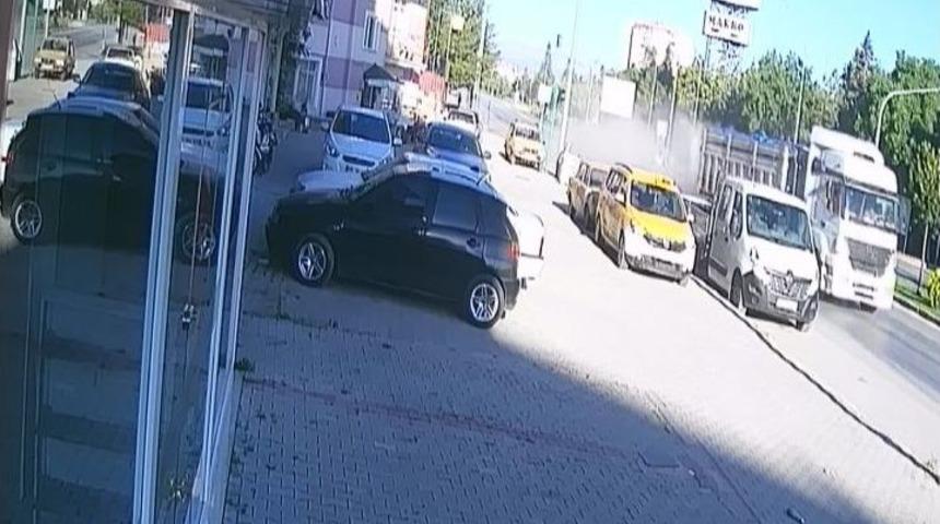 Karaman&rsquo;da &Ccedil;ekici Otomobile &Ccedil;arptı: 1 Yaralı