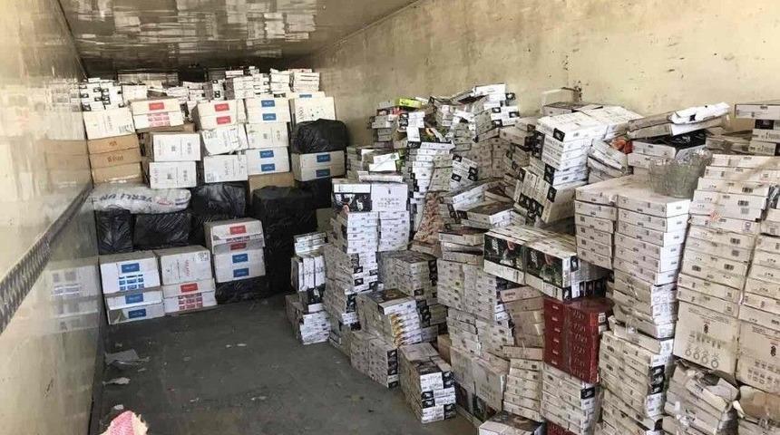 Tır&rsquo;ın Dorsesinde 315 Bin Paket Ka&ccedil;ak Sigara Ele Ge&ccedil;irildi