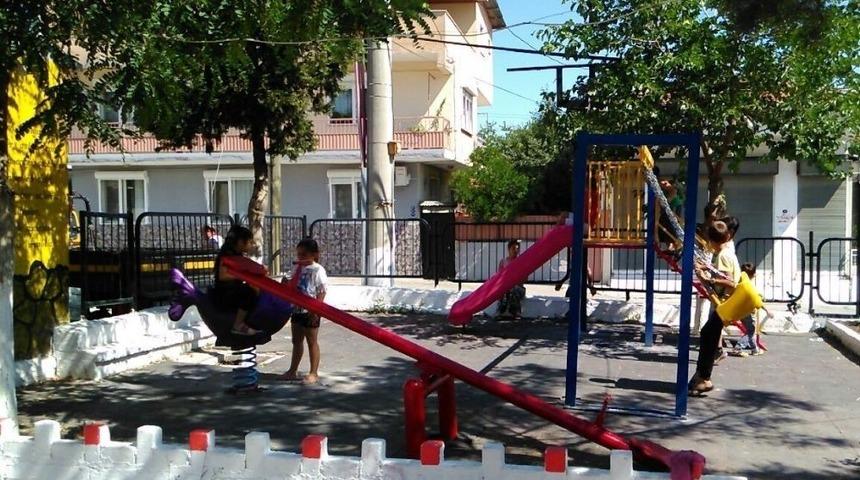 Belediye O Oyuncakları Yenileyerek Tekrar Montajladı