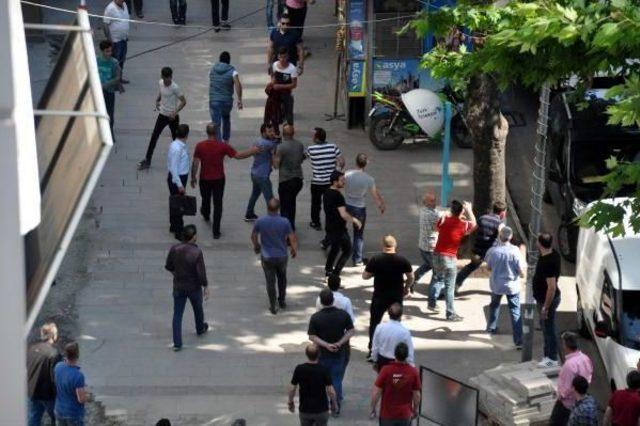 Zonguldak'ta Iki Grup Cadde Ortasında Kavga Etti