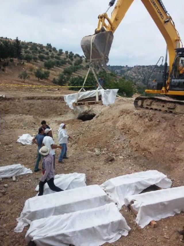 Cami Inşaatında Bulunan Lahitler Müzeye Taşındı