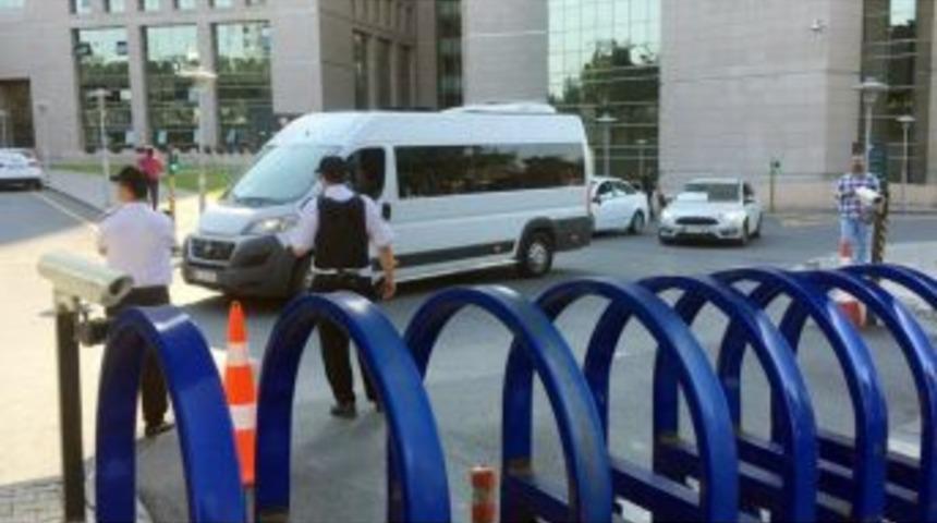 Enis Berberoğlu, &Ccedil;ağlayan Adliyesi&rsquo;nden G&ouml;t&uuml;r&uuml;ld&uuml;