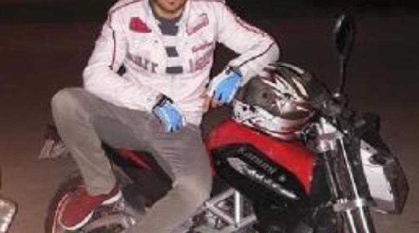 Traktöre Çarpan Motosikletin Sürücüsü Öldü