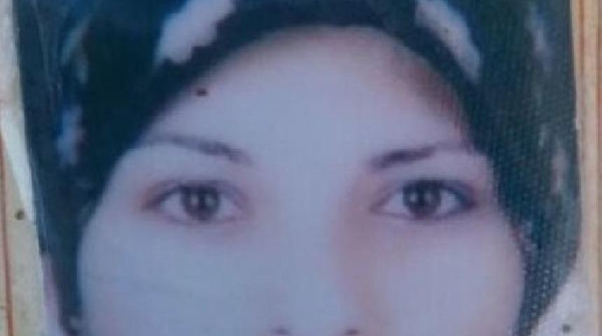 Kırmızı Işıkta Tır'ın &Ccedil;arptığı Motosiklette 2 Kişi &Ouml;ld&uuml;