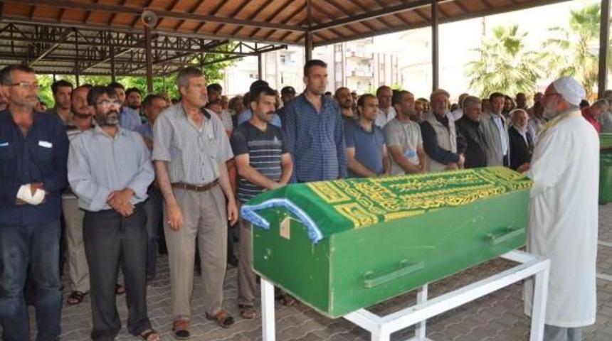 Yanan Otomobilde &Ouml;len &Ccedil;ocuk Toprağa Verildi