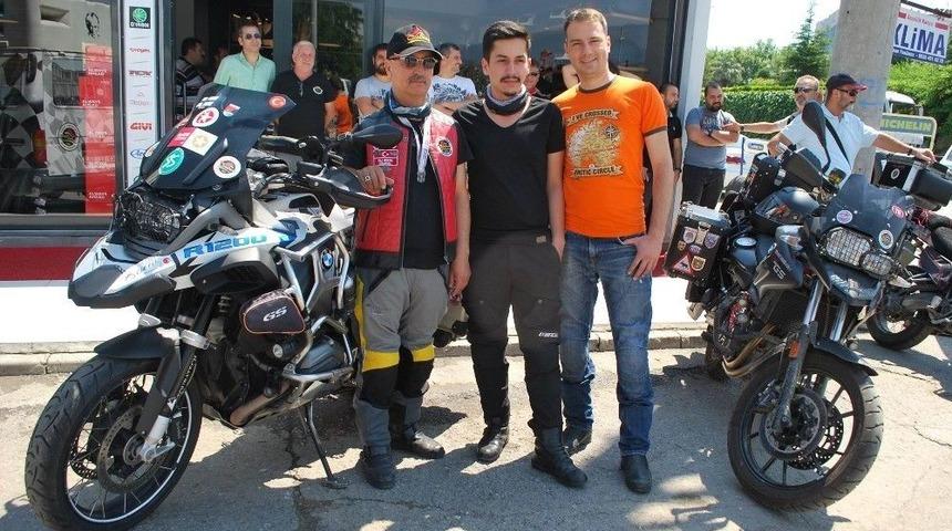 Manisa&rsquo;da İki Motosiklet Tutkunu Avrupa Turuna &Ccedil;ıktı