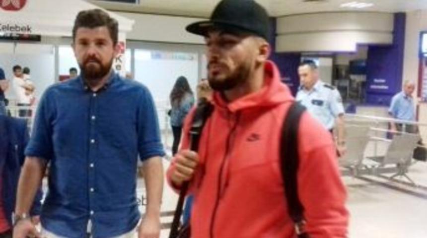 Trabzonspor, Kamil Ahmet &Ccedil;&ouml;rek&ccedil;i&rsquo;ye İmza Attırıyor