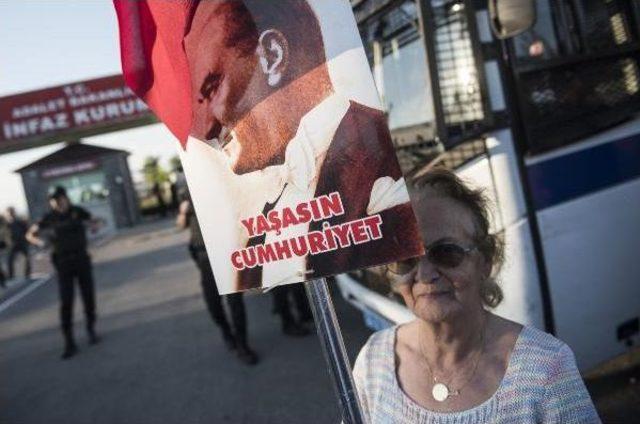 Enis Berberoğlu Cezaevinde, Chp İstanbul'dan Eylem Kararı