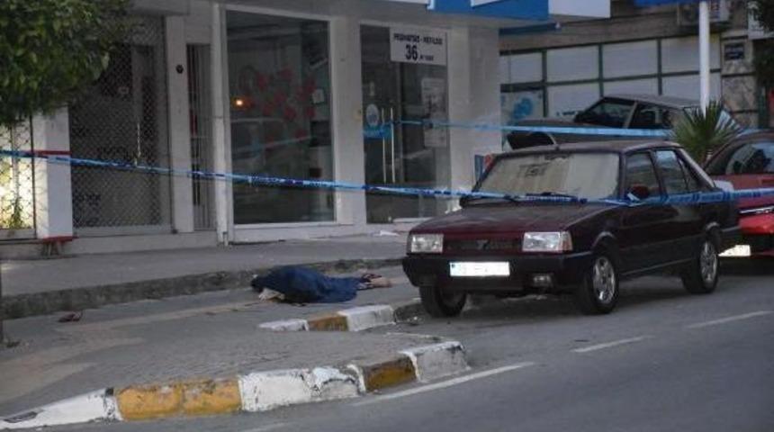 Evinin Balkonundan D&uuml;ş&uuml;p &Ouml;ld&uuml;