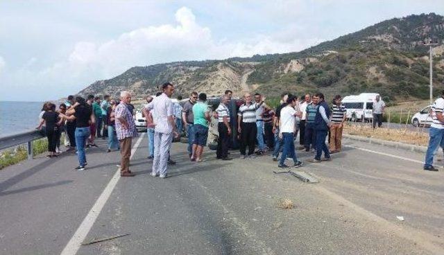 Minib&uuml;s&uuml;n Sıkıştırdığı Iddia Edilen Otomobil Devrildi 3