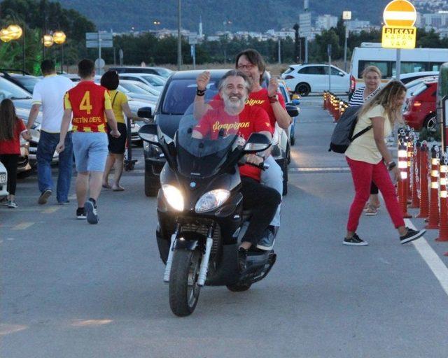 Göztepe’de Vural Resmen Gitti