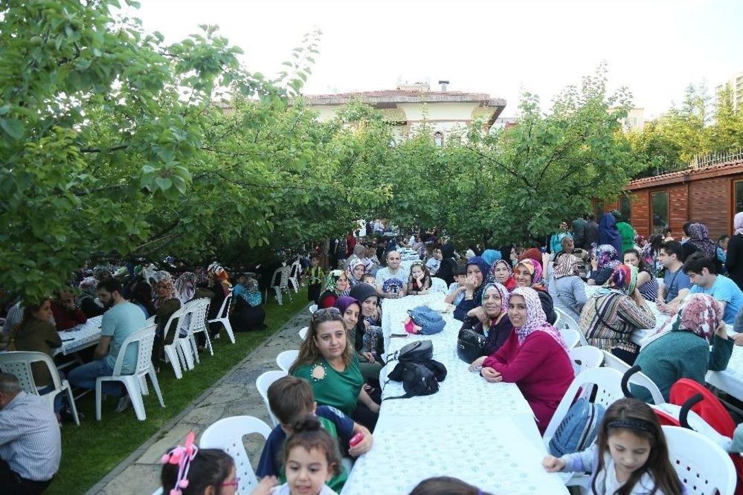 Bağcılar&rsquo;da Kayısı Bah&ccedil;esi&rsquo;nde İftar