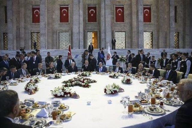 Tbmm Başkanı Kahraman Mecliste Eski Ve Yeni Milletvekilleri Onuruna Iftar Verdi