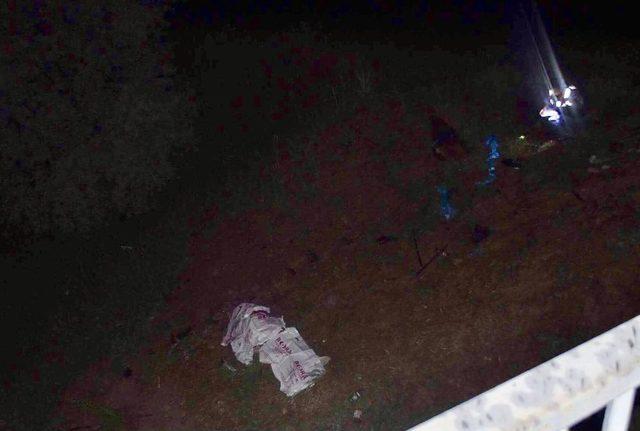 Otomobil Dereye Uçtu : 1 Ölü, 2 Yaralı 2