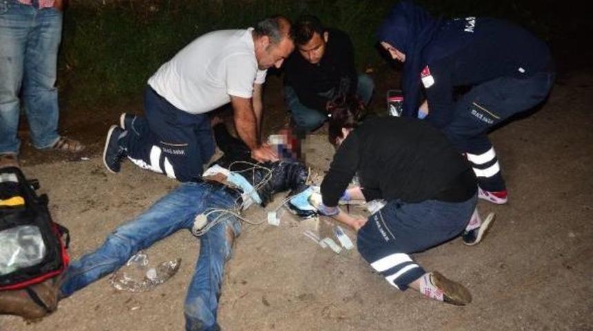 Kamyon Ile &Ccedil;arpışan Motosikletteki 2 Kişi &Ouml;ld&uuml;, 1 Kişi Yaralandı