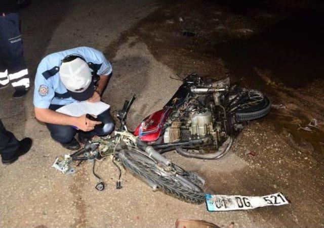 Kamyon Ile Çarpışan Motosikletteki 2 Kişi Öldü, 1 Kişi Yaralandı 1