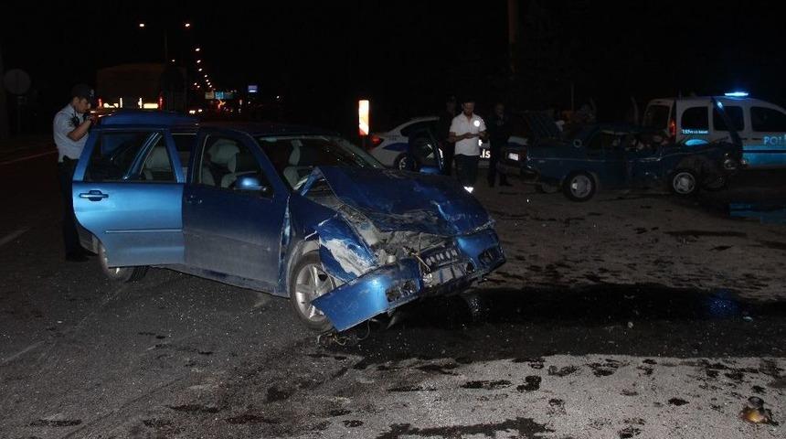 K&uuml;tahya&rsquo;da 2 Otomobil &Ccedil;arpıştı: 9 Yaralı