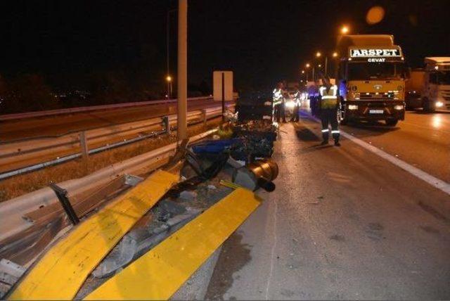 Devrilen Tır, Otoyolu Trafiğe Kapattı