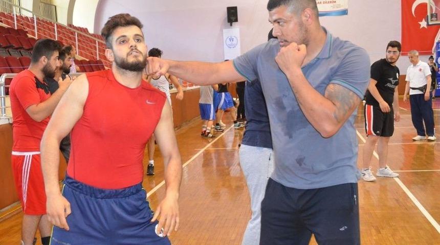 Aydın&rsquo;da Boks Antren&ouml;rleri Yetişiyor