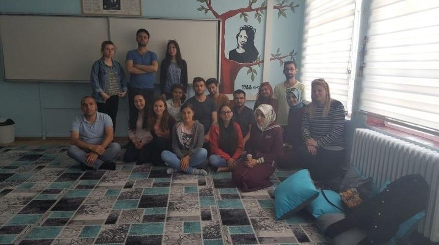 Kazada Hayatını Kaybeden &Ouml;ğretmenin Adı K&uuml;t&uuml;phaneye Verildi