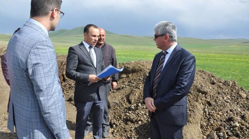 Vali Doğan, K&ouml;y Yollarında İncelemede Bulundu