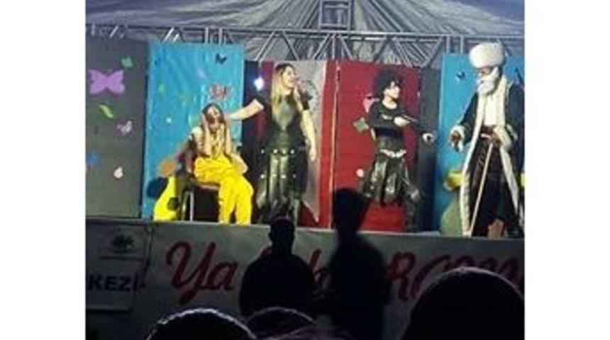 Hakkari&rsquo;de &lsquo;renkler &Uuml;lkezi Oyunu Sahnelendi