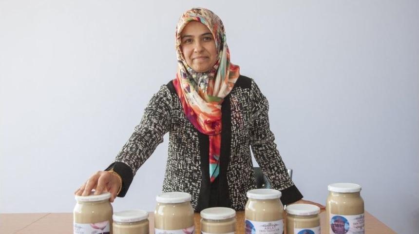 Bitlis’in Tek Kadın Tahincisi Üretime Başladı