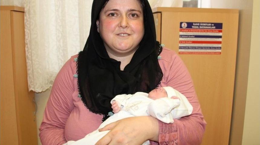 &Ccedil;eyrek Asır Sonra Gelen Evlat Sevinci