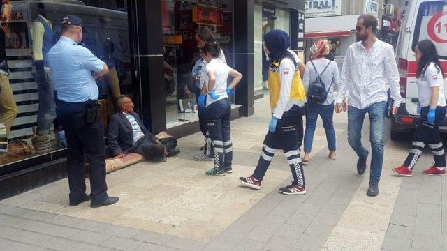 Alkollü Şahıs Halısıyla Beraber Hastaneye Kaldırıldı