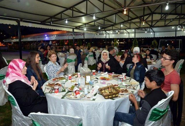 Vali Elban, Huzur Evi Sakinleri Ve Sevgi Evi Çocuklarıyla İftarda Buluştu