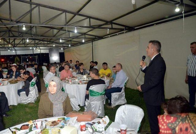 Vali Elban, Huzur Evi Sakinleri Ve Sevgi Evi Çocuklarıyla İftarda Buluştu