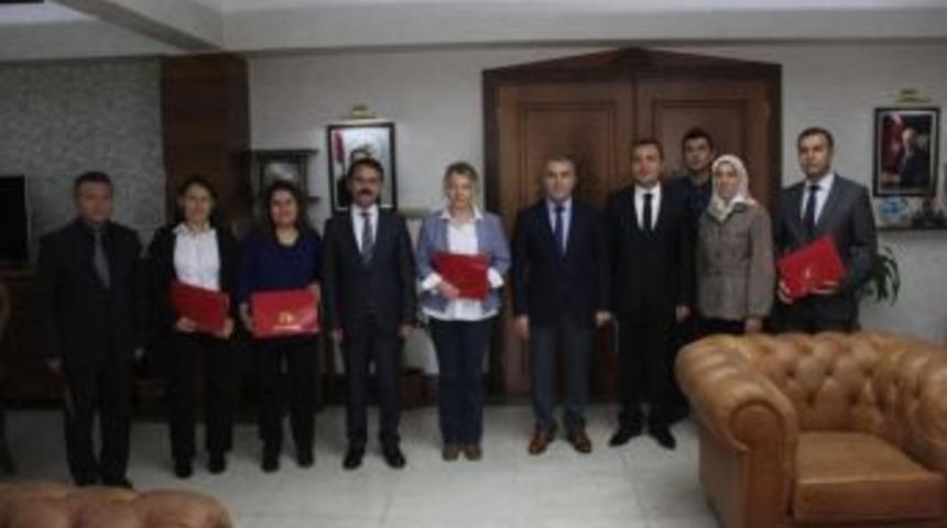 Vali Aktaş E-twinning Projelerinde Başarılı Olan Eğitimcilere Kalite Etiketi Sertifikası Verdi