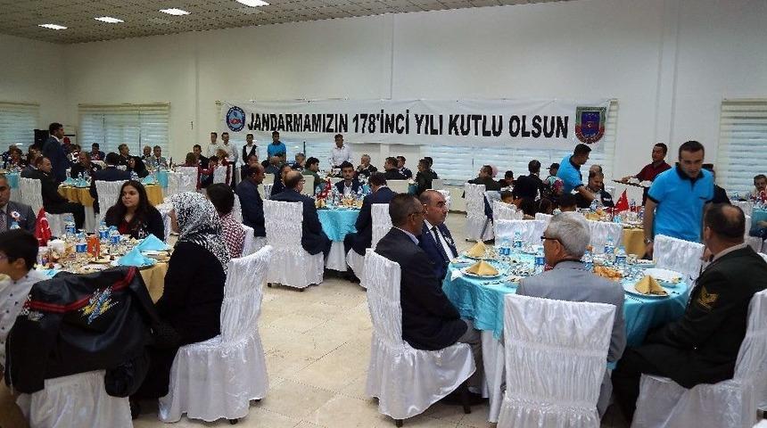 Vali Kam&ccedil;ı Şehit Aileleri Ve Gazilerle İftar Yaptı