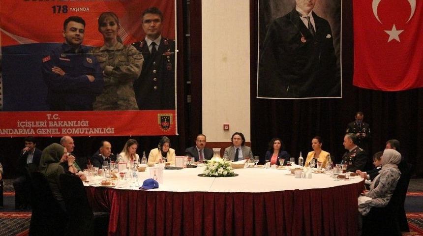 Jandarma&rsquo;dan Şehit Yakınları Ve Gaziler Onuruna İftar