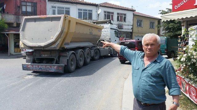 (özel) Hafriyat Kamyonları Tehlike Saçmaya Devam Ediyor