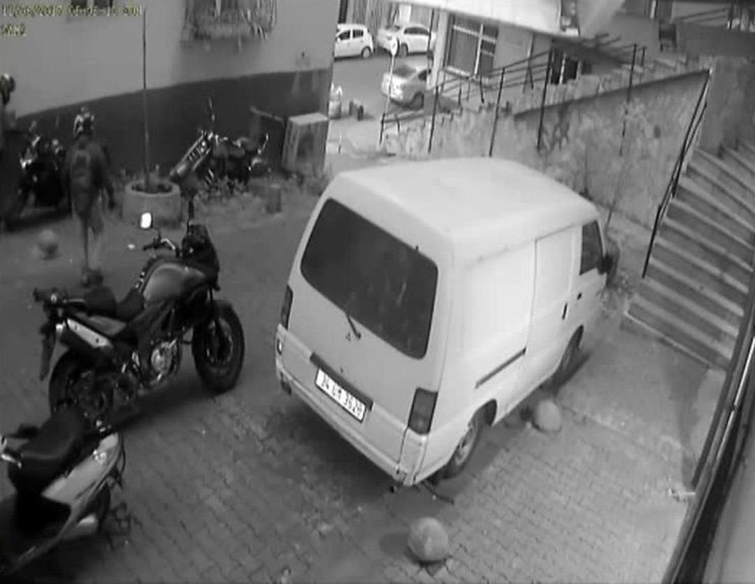 10 Bin Liralık Motosikletin &Ccedil;alınma Anı Kamerada