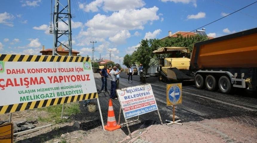 Becen Mahallesi&rsquo;nde 3 Cadde Ve 15 Sokağın Yolları 24 Bin Ton Asfaltla Yenilenecek