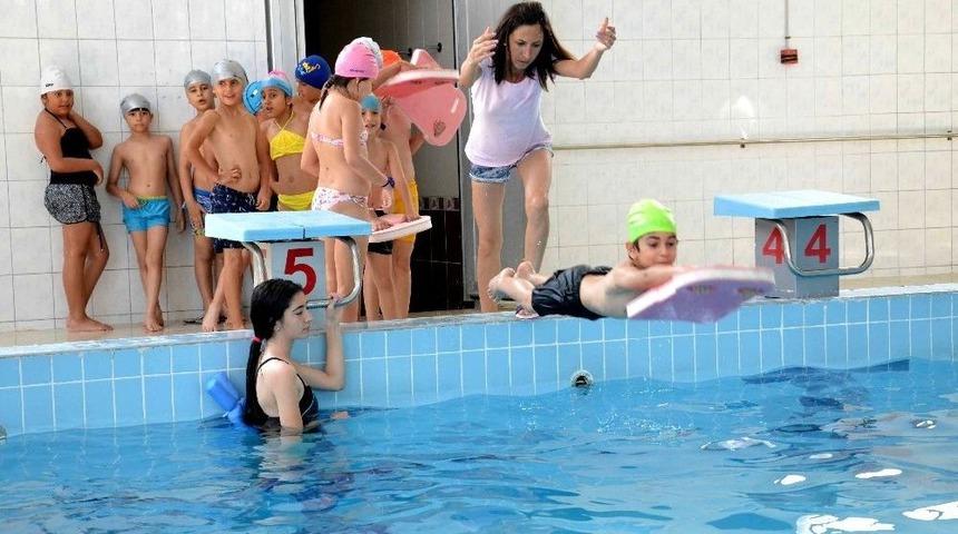 İl Spor Merkezleri Y&uuml;zme Kursları Başladı