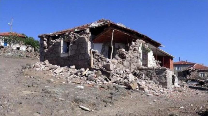 Ayvacıklı Depremzedeler Yeni Evlerini Bekliyor