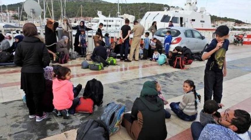 &Ccedil;eşme'de 59 Ka&ccedil;ak Yakalandı