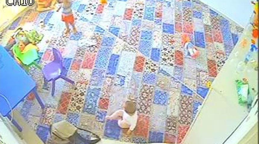 1 Yaşındaki &Ccedil;ocuğa Kreşte Bakıcı Dayağı İddiası