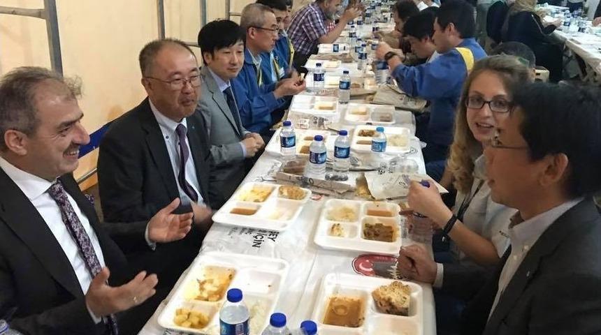 Japonlar İftar Sofrasında