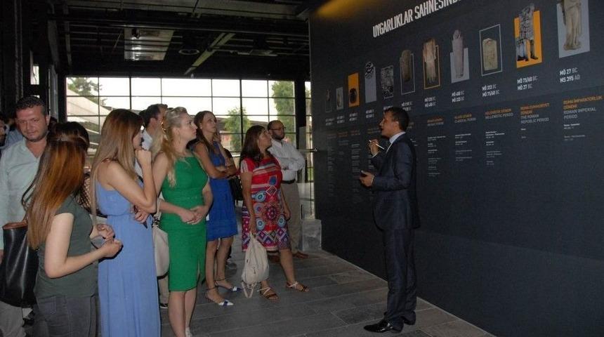 Turizmciler Adana M&uuml;ze Kompleksi&rsquo;ni Gezdi